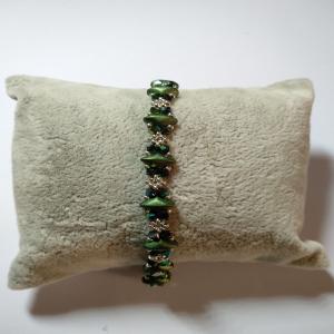 Pulsera con gemduos, tupines Swarovski, rocalla Miyuky y cordón de rayón